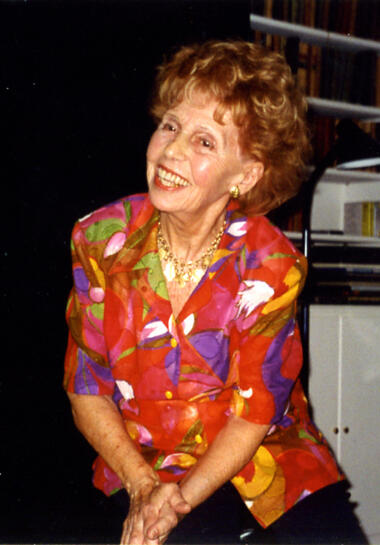 Colette Maze jouant Debussy au piano Colette Maze jouant Debussy au piano